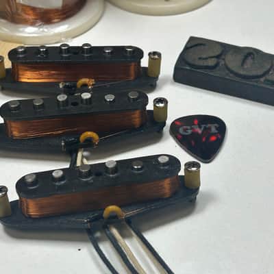 General Vintage Tone NOS pickup set for Stratocaster ®️ 1962 specs Vintage Heavy Formvar Corona Wire INC, New York 70s image 3