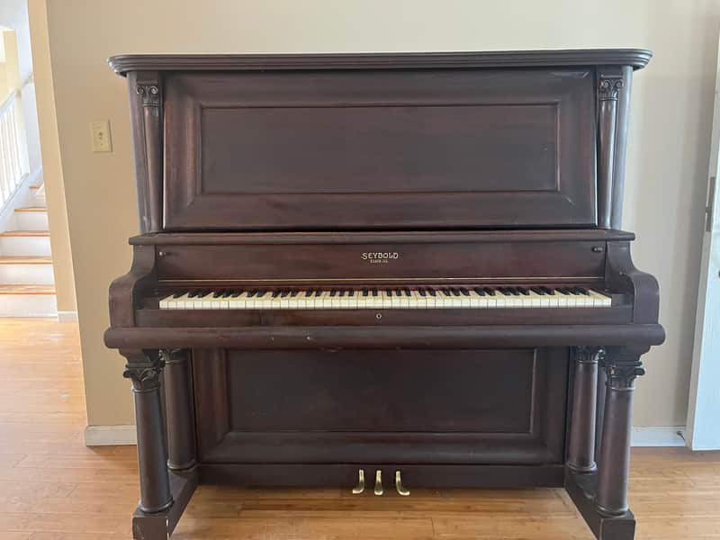 Seybold Upright Piano 1916 - Mahogony image 1
