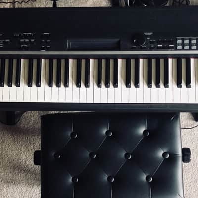 Yamaha CP4 Stage – 88-Key Stage Piano with Natural Wood Graded Hammer Action + Gator Heavy-Duty Wooden Flight Case image 4
