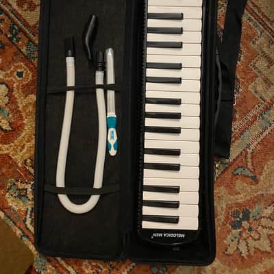 Melodica Men MM37 Melodica *AUTOGRAPHED* with official case *RARE* image 1