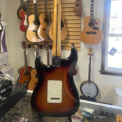Fender Player Stratocaster HSS with Maple Fretboard  - Present - 3-Color Sunburst image 2