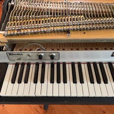 Rhodes Seventy Three Mark I Stage 73 – 1977 image 4