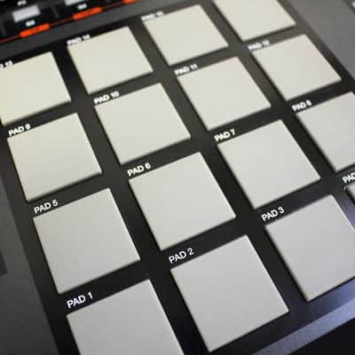 AKAI Professional MPD32 USB/Midi MPC Drum Pad Controller Unit - With USB Cable & Disc Bild 10