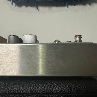Origin Effects Deluxe61 Amp Tremolo & Drive - Silver image 4