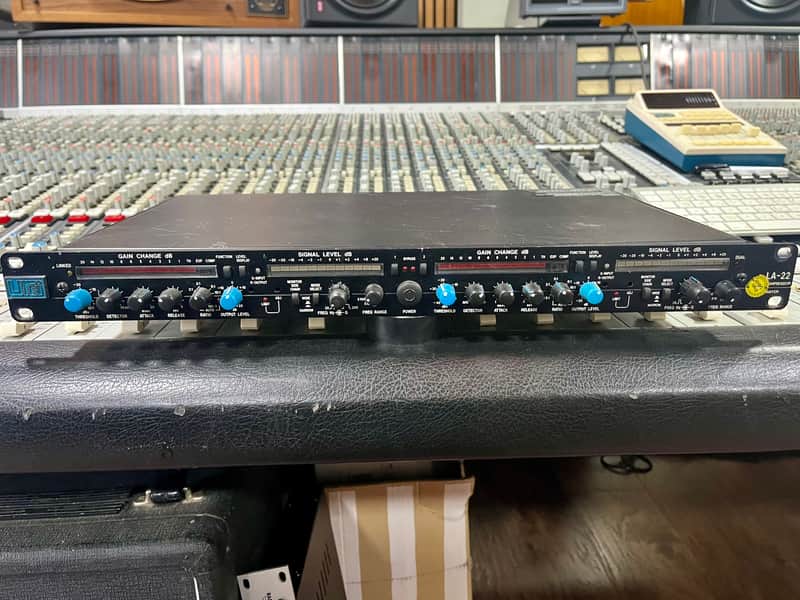 Urei LA-22 2-Channel Compressor / Limiter / Expander 1980s - 1990s - Black image 1