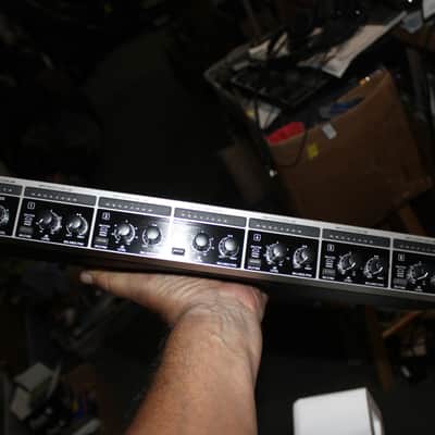 Behringer MX882 Rackmount Mixer / Splitter image 4