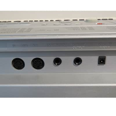 Yamaha PSR-450 61 Key Portable Keyboard with Disk Drive – Boxed image 5