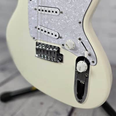 Ibanez ICHI00 VWH Ichika Nito 6 String Electric Guitar Vintage White image 3