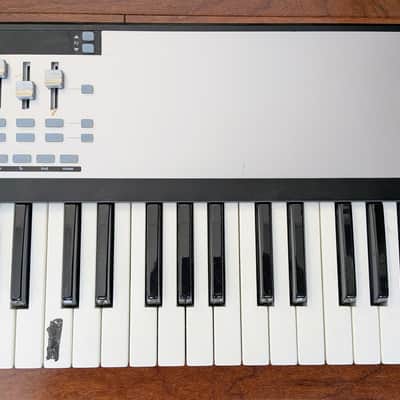 Novation 61SL MkII MIDI Controller Keyboard - Excellent Condition image 4