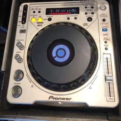Complete DJ Setup: 2 Pioneer CDJ-800MK2 Players, Rane SIXTY-TWO Mixer, Novation Dicers, & Odyssey Coffin Case image 6
