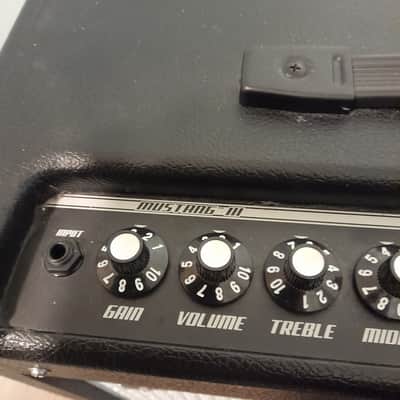 Fender Mustang III V.2 100-Watt 1x12" Modeling Guitar Combo 2013 - 2016 image 2