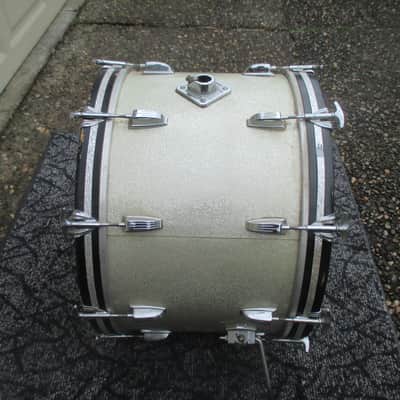 Ludwig Vintage Super Classic 22 X 14 Bass Drum, Silver Sparkle, 1960s Classic image 4