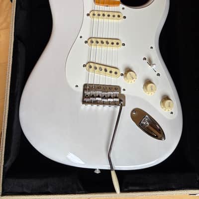 Fender Eric Johnson Stratocaster with Maple Fretboard 2005 - Present - White Blonde image 2