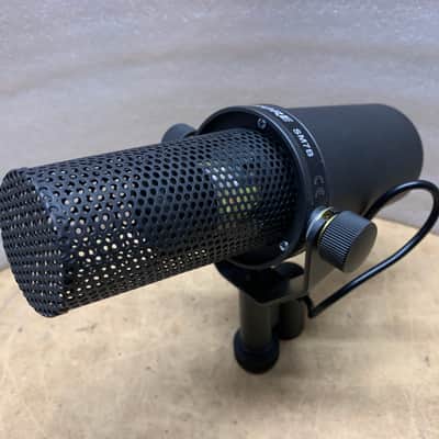 SHURE SM7B, SM 7B MICROPHONE W/ WINDSCREEN- EXCELLENT! MAKE OFFER!