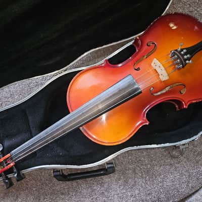 K Schiller Student size 4/4 violin w/ case.  Miss soundpost image 6