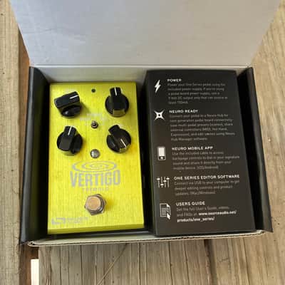 Source Audio Vertigo Tremolo electric guitar pedal with box 2010s - Green image 2