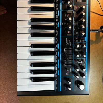 Novation Bass Station II 25-Key Monophonic Synthesizer 2013 - Present - Black image 2