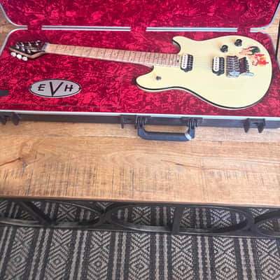 EVH Wolfgang Special MIJ 2010 - White image 2