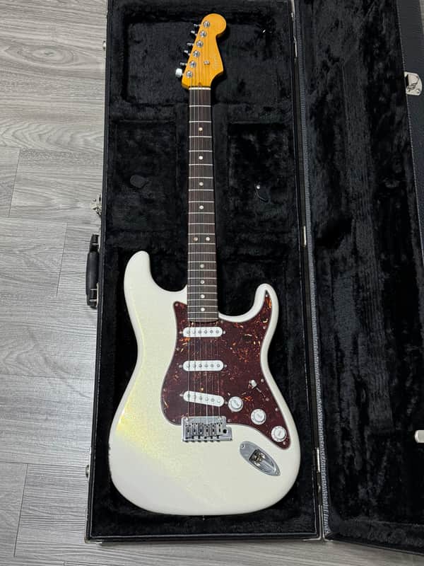 Fender American Ultra Stratocaster with Rosewood Fretboard 2019 - Present - Arctic Pearl