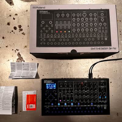 Roland SH-4D Polyphonic Desktop image 3