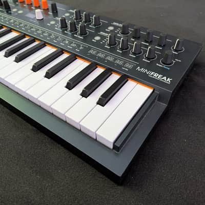 Arturia MiniFreak Synthesizer inkl. OVP, Netzteil & Kabel Bild 3