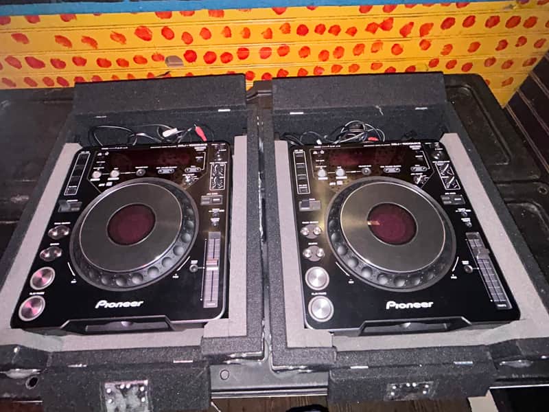 Pioneer CJD-1000MK3 (Pair) Digital CD turntables - used with cases image 1