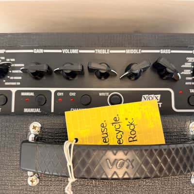 Vox Valvetronix AD15VT 15W 1x8 Modeling Guitar Combo Amp 2004-2008 image 4