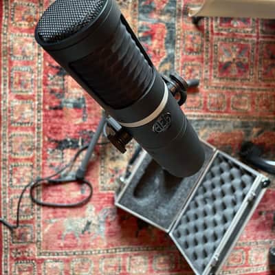 AEA KU5A - Active Supercardioid Ribbon Microphone Serial:0121 With Storage Case image 10