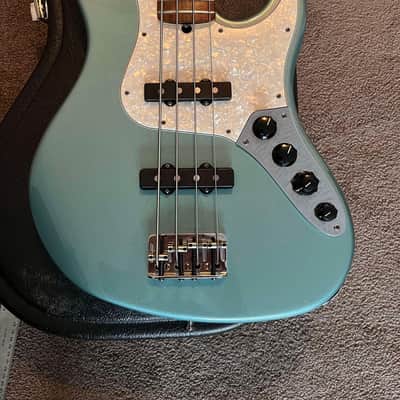 Fender American Deluxe Jazz Bass with Rosewood Fretboard 1997 - 1998 - Teal Green Metallic image 5