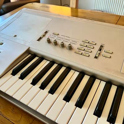 Korg Triton Studio 61-Key 120-Voice Polyphonic Workstation 2002 - 2005 - Silver image 8