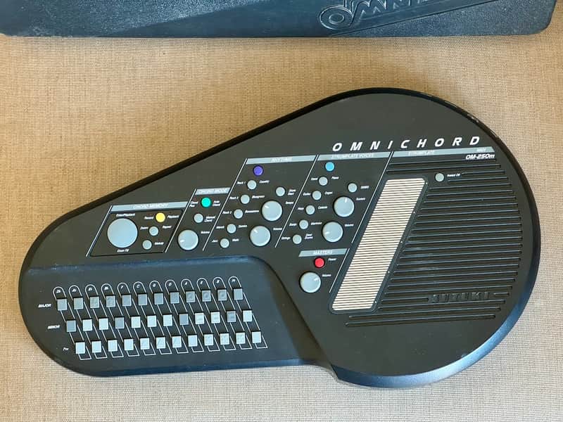 Suzuki OM-250M Omnichord Midi + Case + Manual image 1
