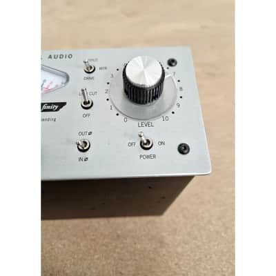 Universal Audio Twin-finity 710 - Preamps - Silver - Excellent image 13