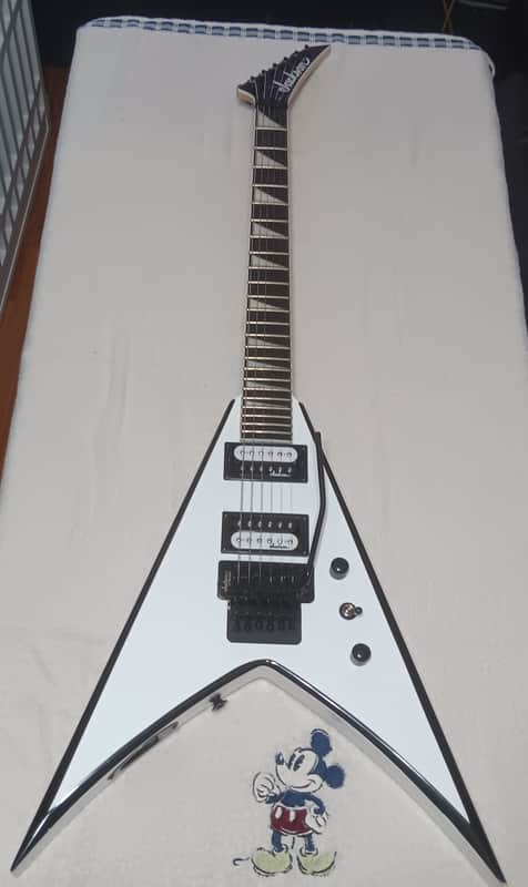 Jackson JS 32 King V Flying V-FR Electric Guitar - White/Black Bevel image 1