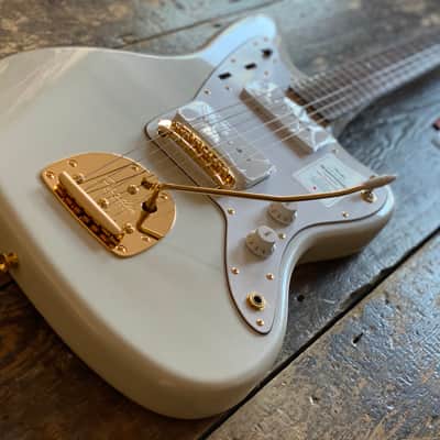 Fender Japan Traditional 2025 Ltd Edition Collection '60s Jazzmaster White Pearl w/ Matching Headstock image 4