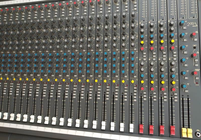 Soundcraft Delta 200 24 channel | Reverb