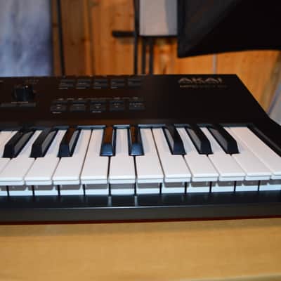 Akai MPC Key 61 Standalone Workstation Synthesizer 2022 - Present - Black image 9