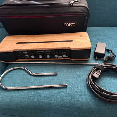 Moog Etherwave Theremin 2022 - Present - Black / Natural image 2