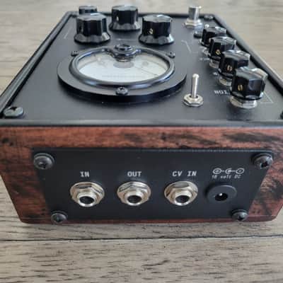 Retro Mechanical Labs 432K Distortion Box Walnut Casing . Rare Distortion Pedal image 3