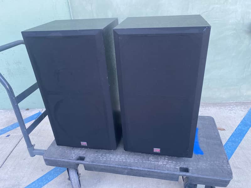 Cerwin vega floor standing speaker pair Re30 image 1