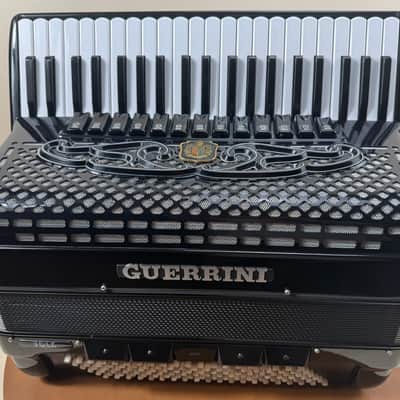 Guerrini Folk Accordion LMMMH– 5 Reeds, No Tone Chamber (Non-Cassotto) – Excellent to Mint Condition image 2