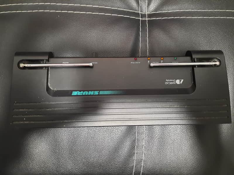 SHURE T4V wireless microphone system receiver ONLY AS IS image 1