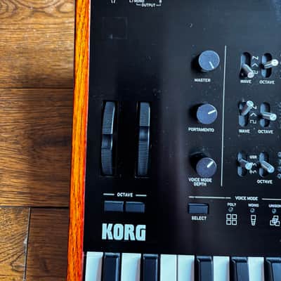 Korg Prologue 8 Polyphonic 49-Key 8-Voice Analog Synthesizer 2018 - Present - Black/Wood Plus Flight Case image 4