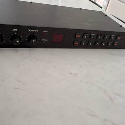 Alesis Midiverb II 16-Bit Digital Effects Processor 1990s - Black image 4