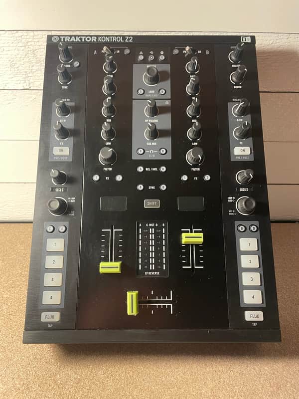 Native Instruments Traktor Kontrol Z2 2010s Black image 1