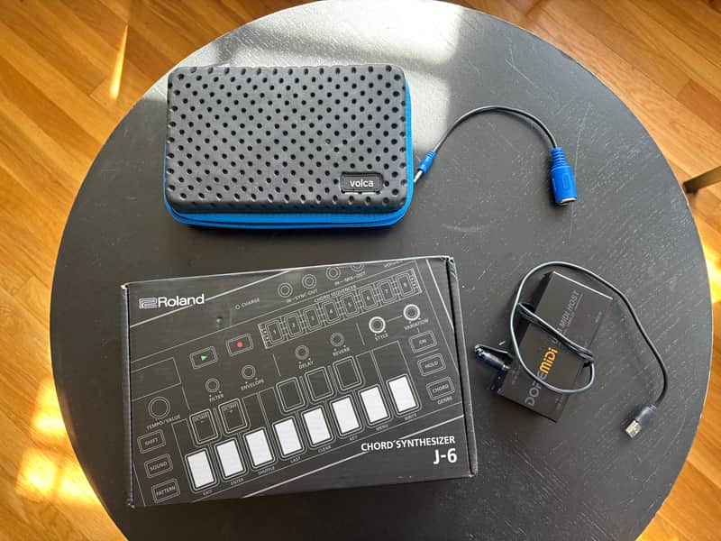 Roland J-6 AIRA Compact Chord Synthesizer