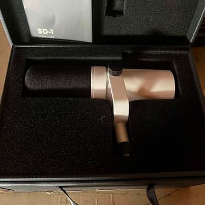 Universal Audio Standard SD-1 Cardioid Dynamic Microphone - White image 1