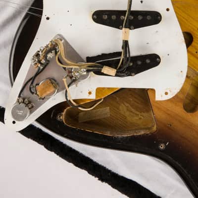 Fender Certified VintageĀ® 1954 Stratocaster 2-Color Sunburst image 14