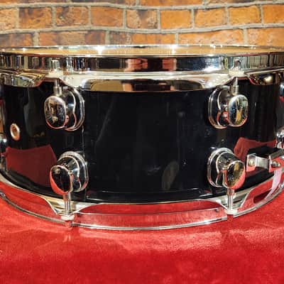 Clevelander II 5.5x14" Student Snare Drum Black w/ Carrying Bag, Stand & Practice Pad image 11