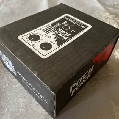 Electro-Harmonix Pitch Fork Polyphonic Pitch Shifter / Harmony Pedal 2014 - Present - Black / White / Red image 3