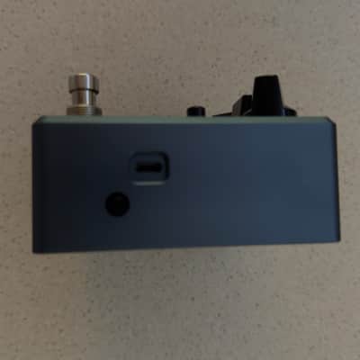 Darkglass Electronics Alpha Omega Ultra V2 Bass Preamp Blue image 5